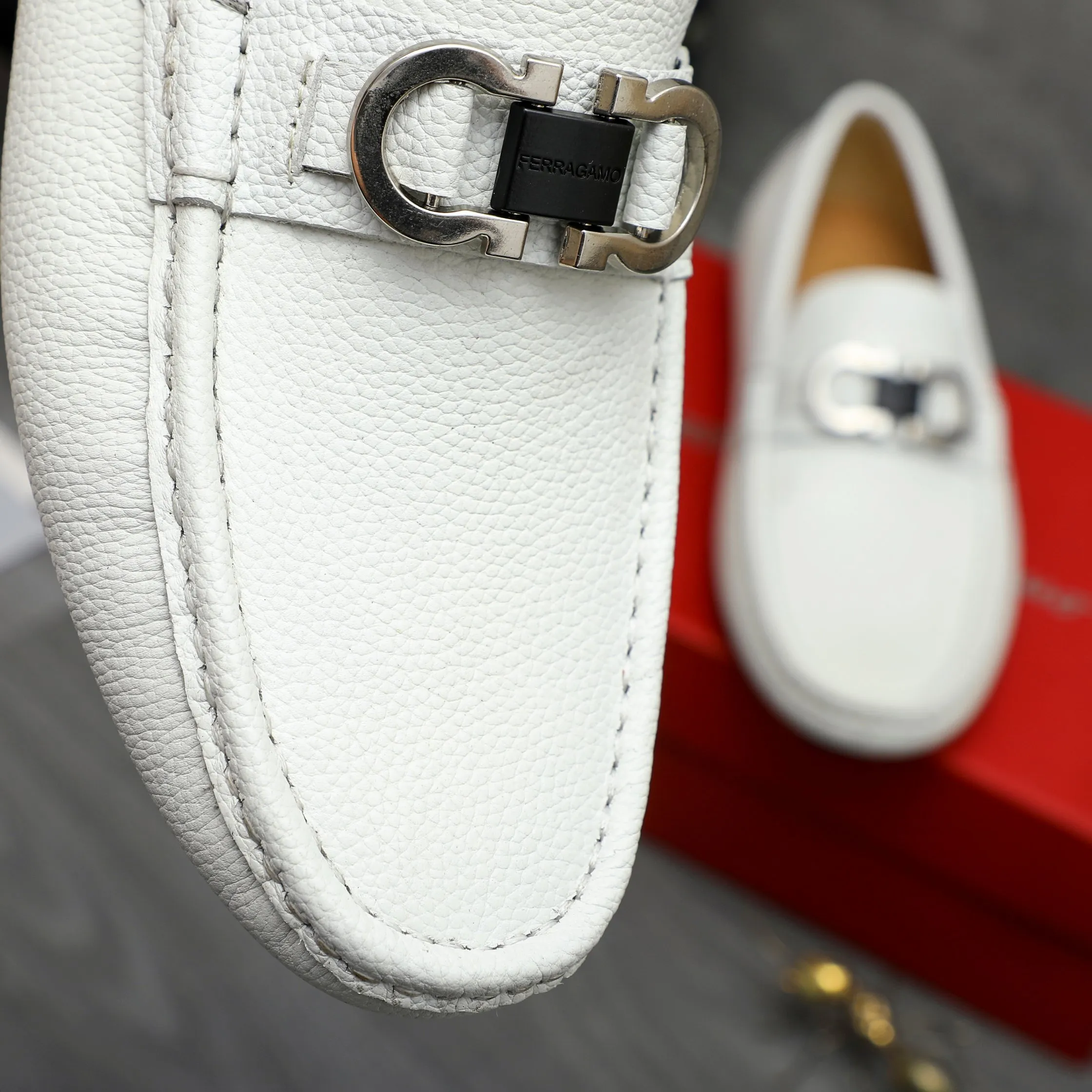 Men's shoes 💰p420 Product trademark: Ferragamo " Ferragamo ] Casual slip-on men's shoes Regular size: 38-44 Product materials: Selected pebbled cowhide upper, sheepskin lining, original rubber outsole